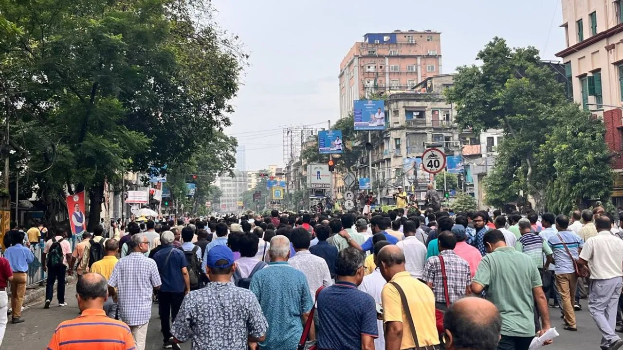 Mass rally from MCK to LalBAZAR in support of Dr. Kunal Sarkar & Dr. Subarna Goswami who have been asked by KP to attend Lalbajar PS