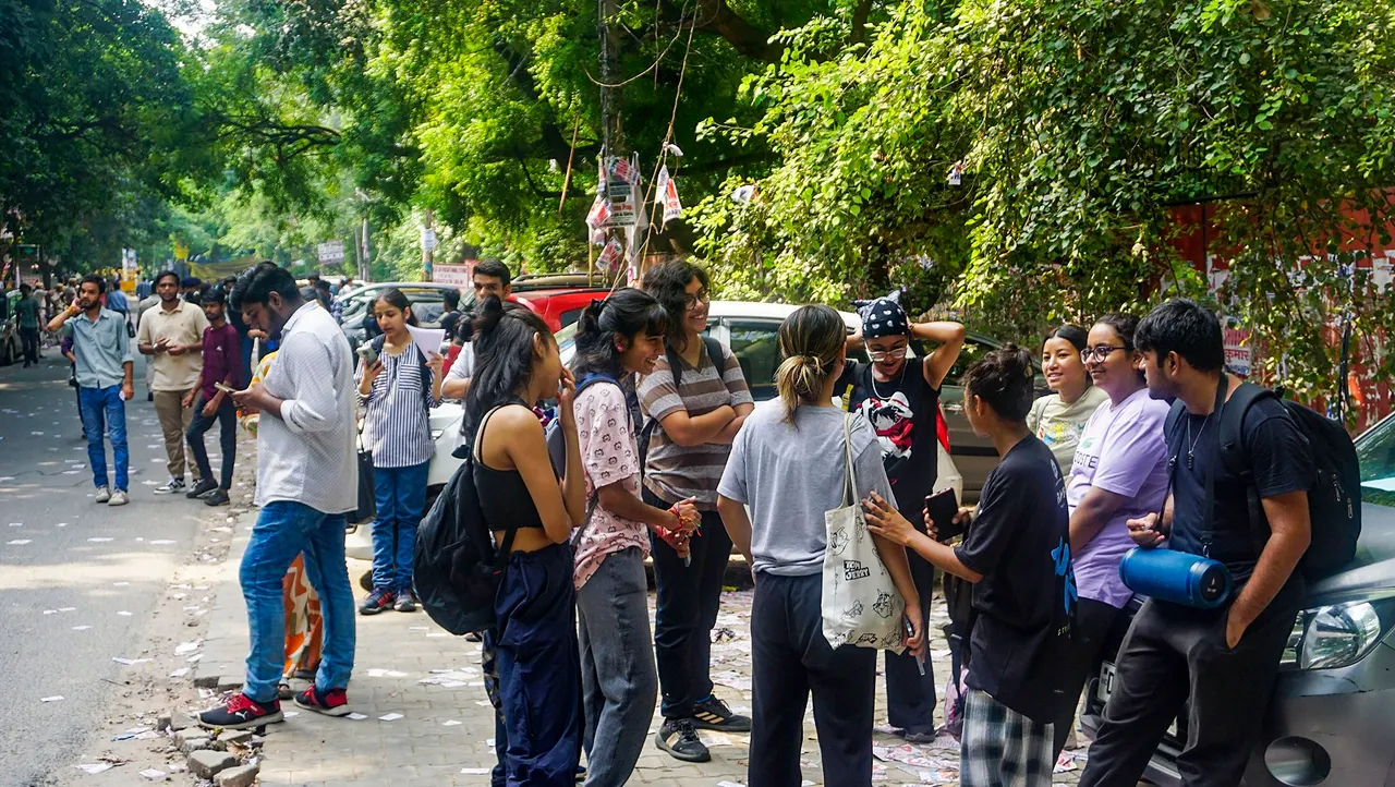  Students at the College Of Vocational Studies during Delhi University Students' Union (DUSU) polls, in New Delhi, Friday