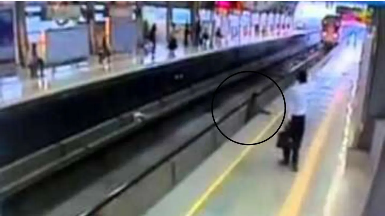 Woman fall on metro line