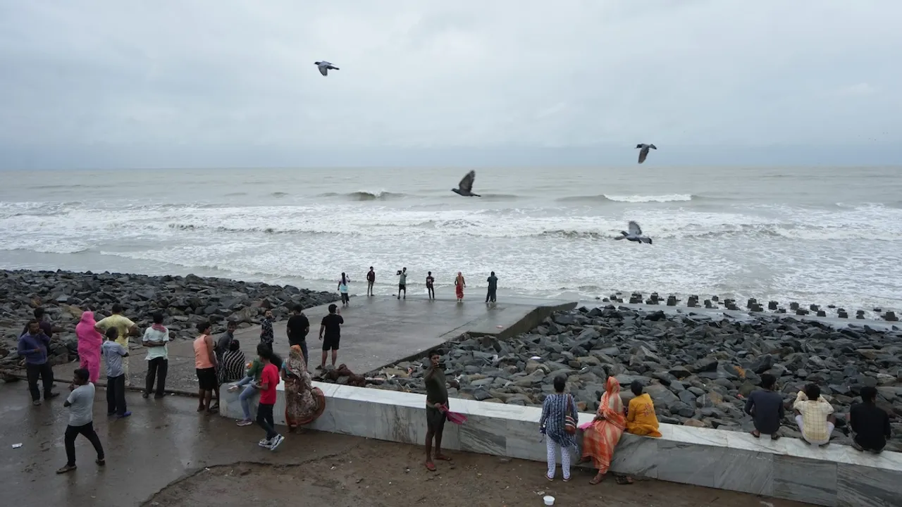 Visitors at the beach at Digha ahead of the landfall of Cyclone 'Dana', in Purba Medinipur district, West Bengal, Thursday, Oct. 24, 2024.