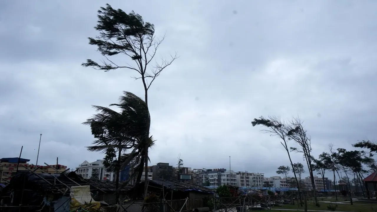 Strong winds sweep through Digha after the landfall of Cyclone �Dana�, in Purba Medinipur district, West Bengal, Friday, Oct. 25, 2024