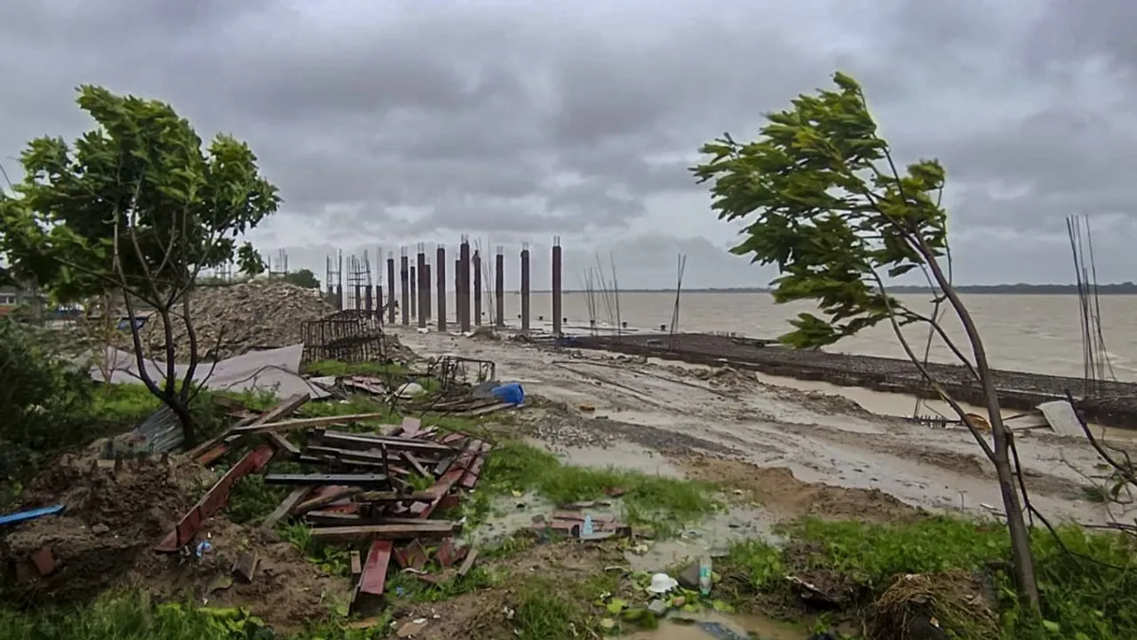 Strong winds sweep through Dhamra in the aftermath of Cyclone Dana, in Bhadrak district, Odisha, Friday, Oct. 25, 2024