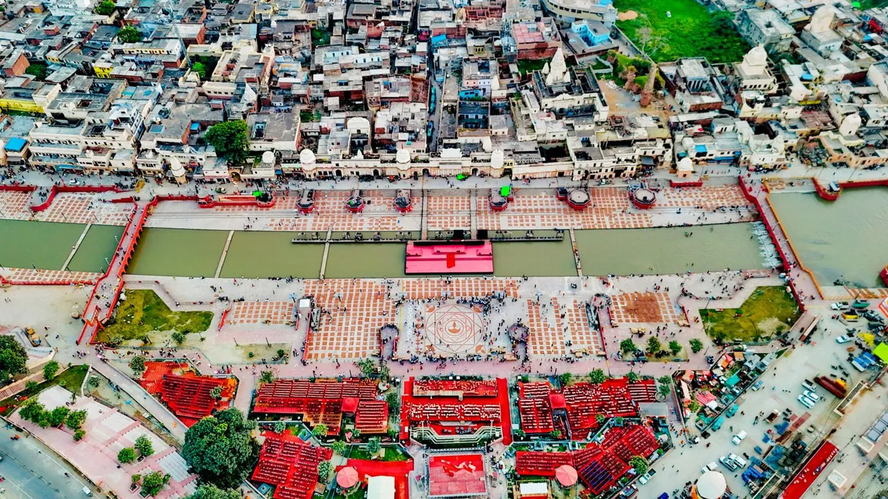 Preparations underway for Diwali celebrations, at Ram Ki Paidi in Ayodhya, Monday, Oct. 28, 2024.
