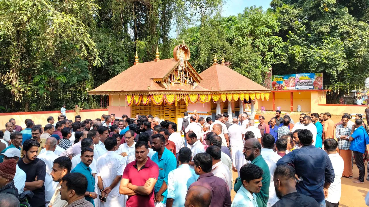 People gather at the fire accident spot at the Anjootambalam Veererkavu Temple at Neeleswaram in Kasaragod district, Tuesday, Oct. 29, 2024.