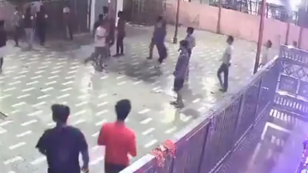 Jahangirpuri Temple Stone pelting