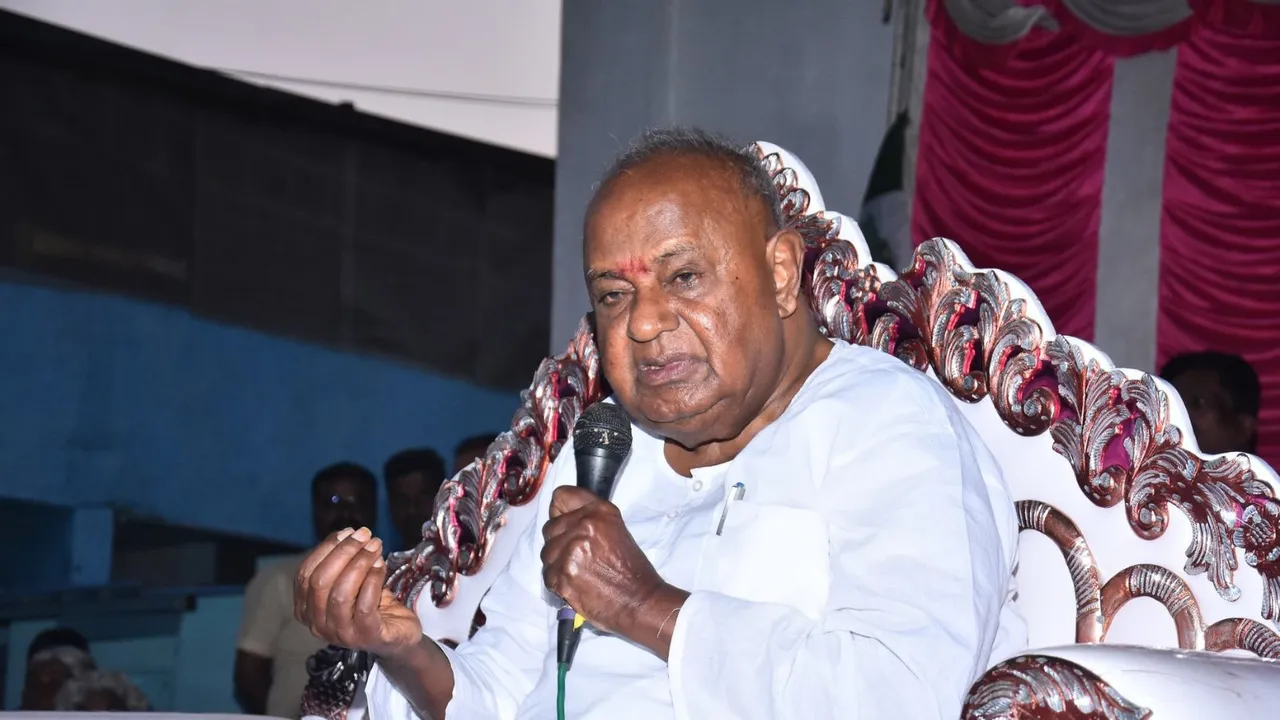 JD(S) patriarch and former Prime Minister H D Deve Gowda (File image)