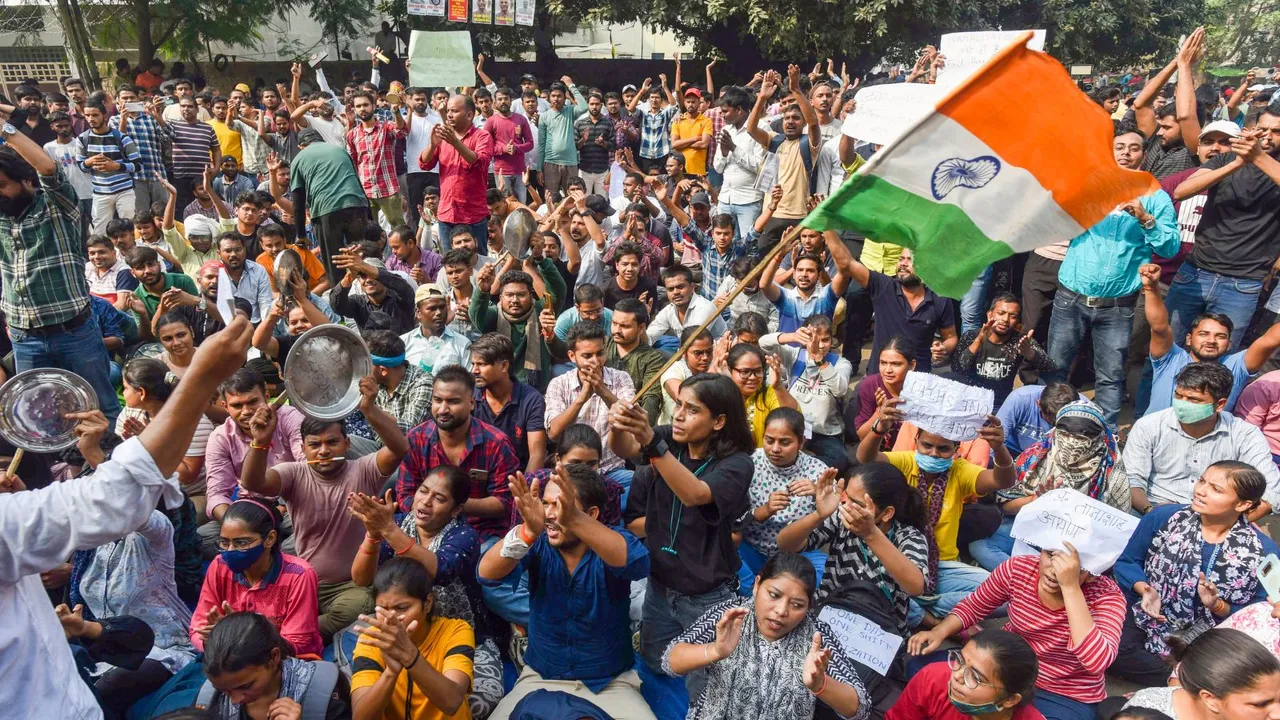 Aspirants stage a protest against UPPSC, demanding the implementation of 'Single Day, Single Sheet' exams, in Prayagraj, Thursday, Nov. 14, 2024.