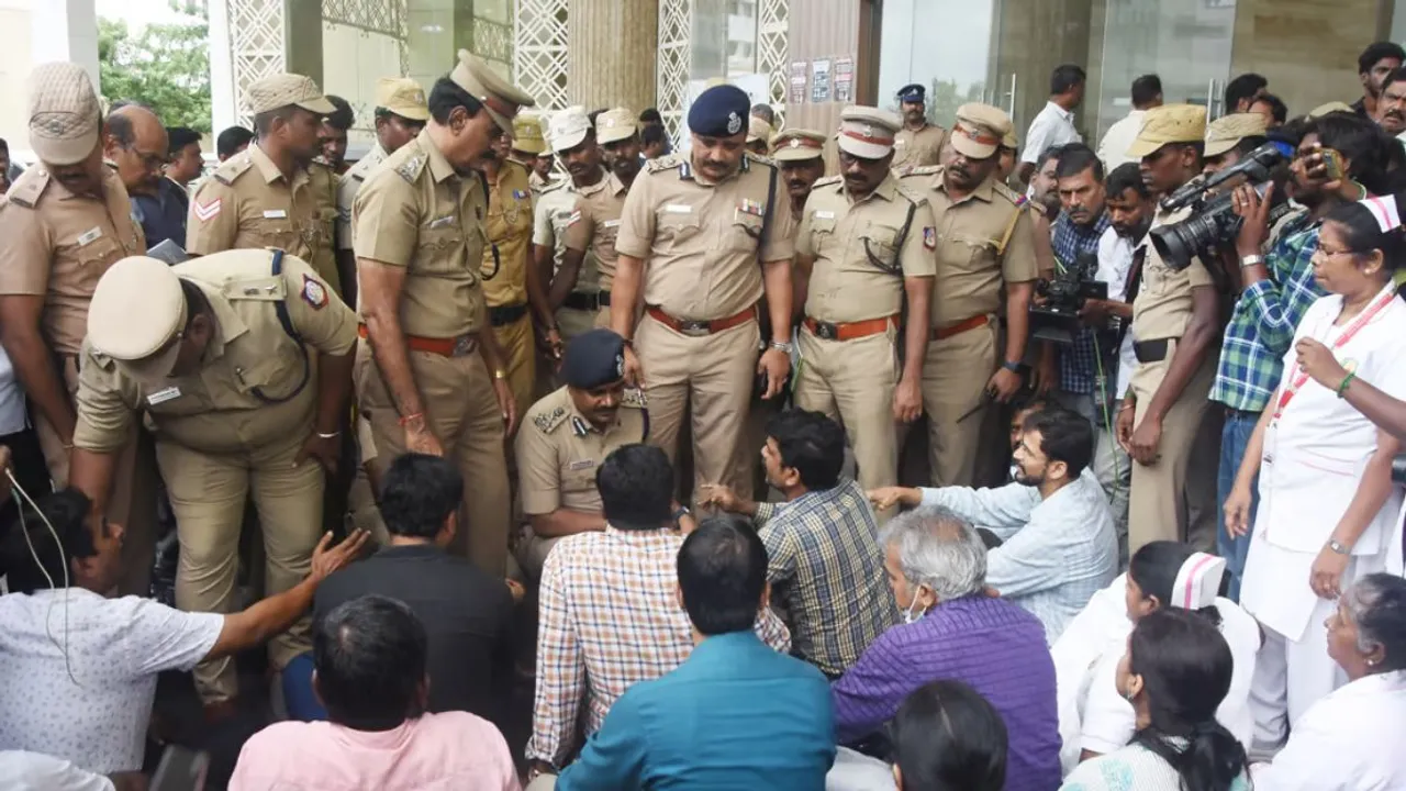 Doctors of Kalaignar centenary super speciality hospital in Guindy stage a demonstration and raise slogans to give proper security to the staffs working at the hospital premises on Wednesday