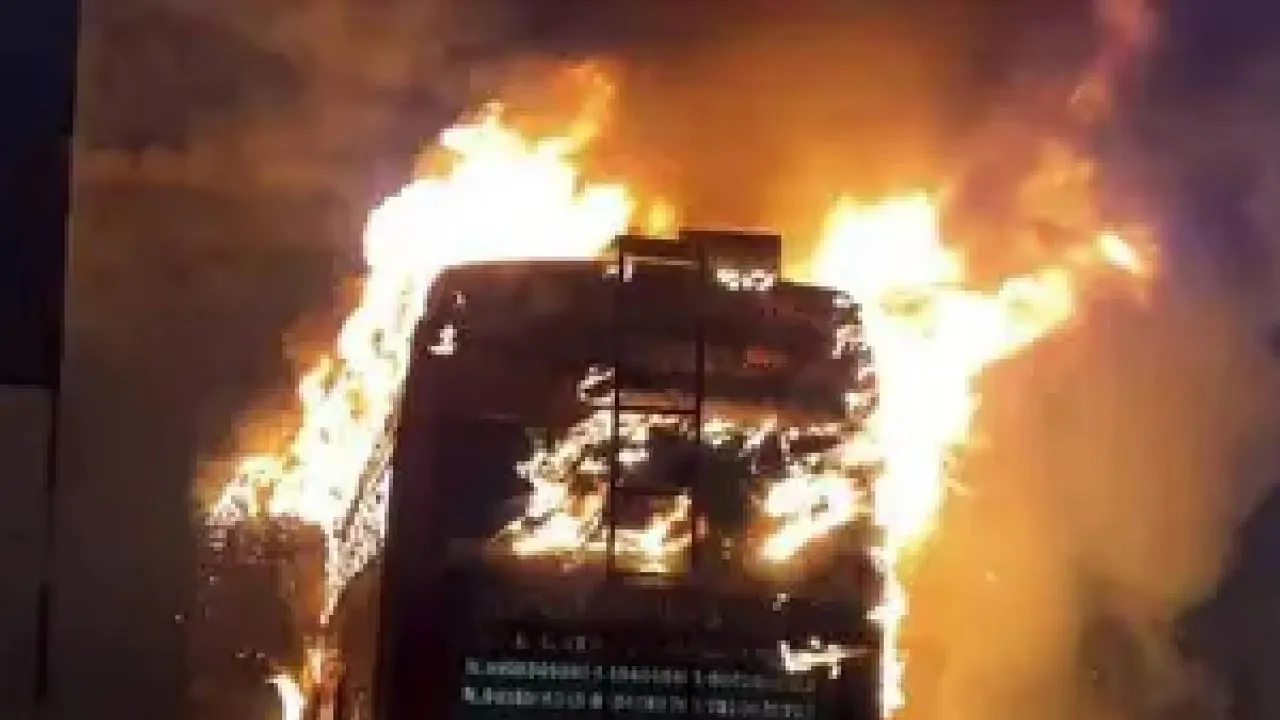 Truck fire incident Mumbai-Ahmedabad highway
