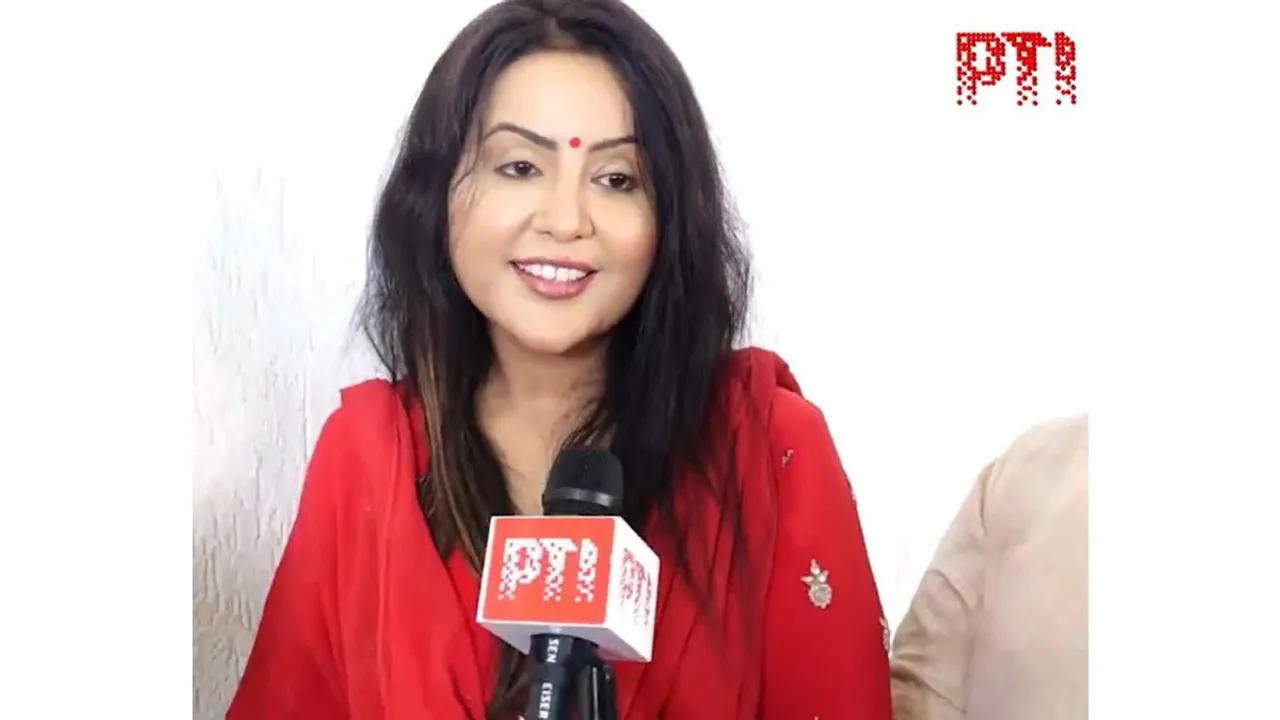 The banker and singer wife of BJP leader Devendra Fadnavis, Amruta Fadnavis (File image)