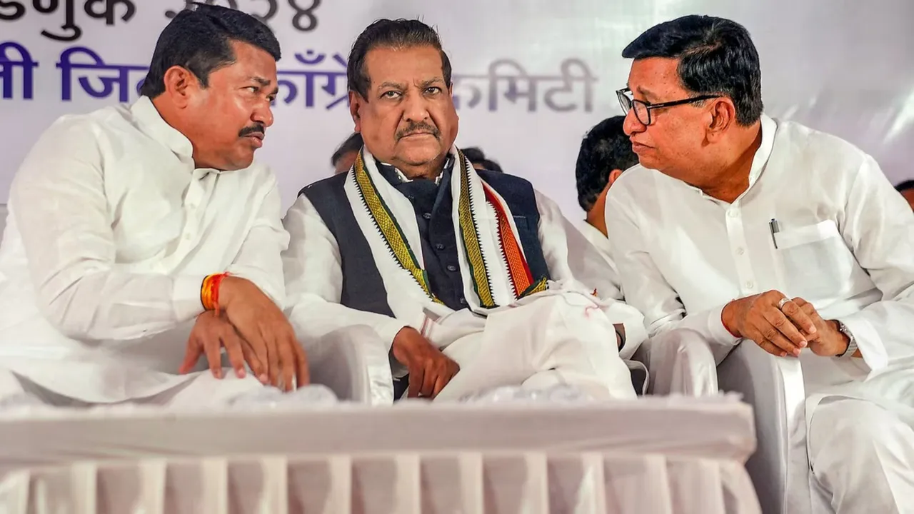 (L-R) Nana Patole, Prithviraj Chavan and Balasaheb Thorat