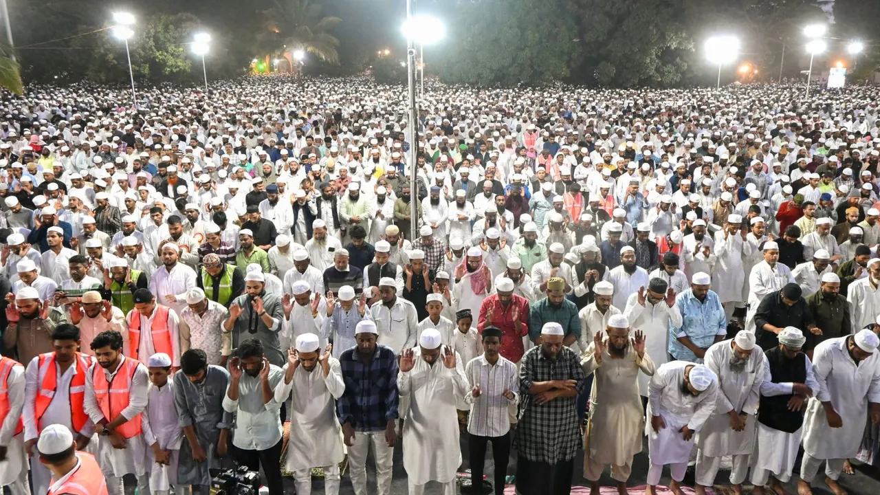 Muslims take part in the 29th Ijlas-E-Aam of the All India Muslim Personal Law Board (AIMPLB) at Quddus Sahab Eidgah Maidan in Bengaluru, Sunday, Nov. 24, 2024.