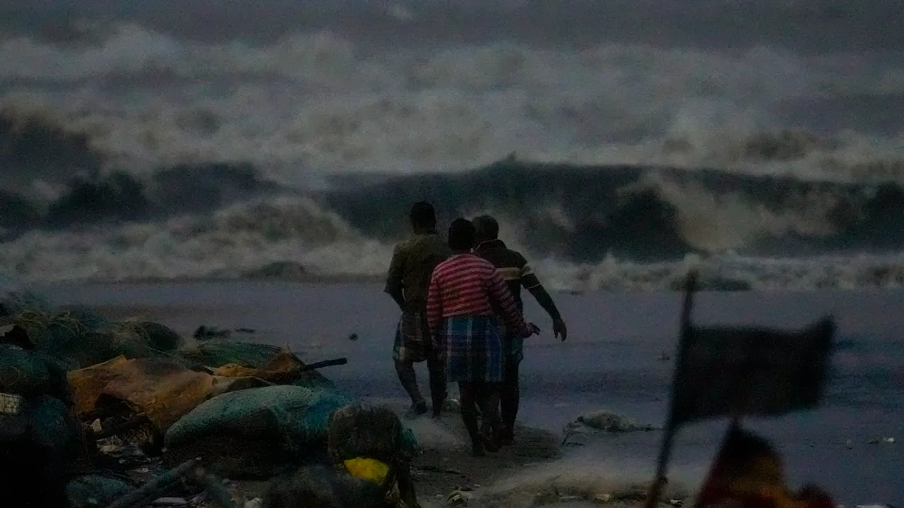  Visitors brave strong winds at the Marina beach, in Chennai, Saturday, Nov. 30, 2024. Hospitals and houses were inundated in Chennai and its neighbourhoods on Saturday following Cyclone Fengal induced heavy downpour, as civic authorities said clearing works were on in a 'war-footing.'