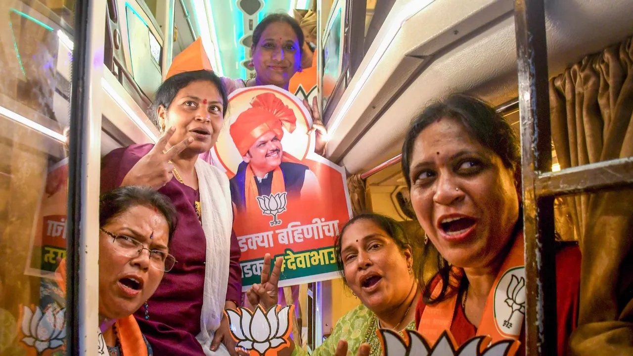 Devendra Fadnavis CM oath BJP Supporters