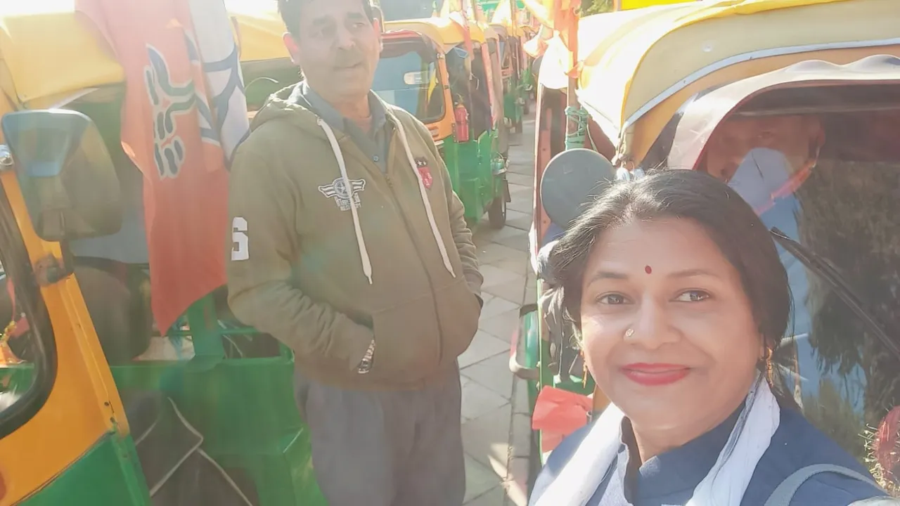Auto rikshaw rally organised by Delhi BJP. Photo courtesy @kandari_manju