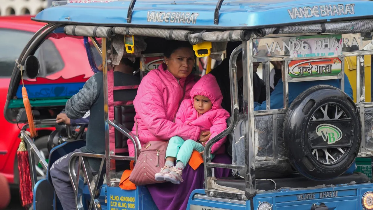 Delhi Winter Delhi Weather Cold Auto Rickshaw E-Rickshaw