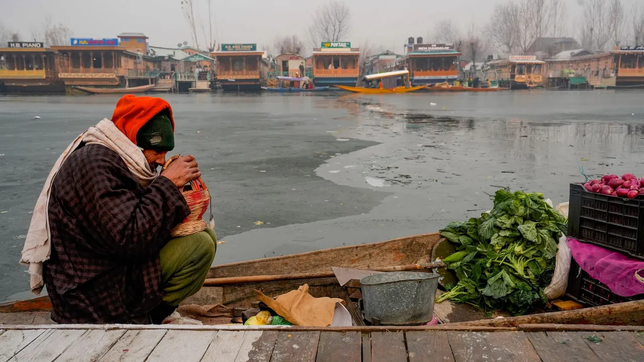 Kashmir Winters Chilla-i-Kalan Dal lake Srinagar Winters