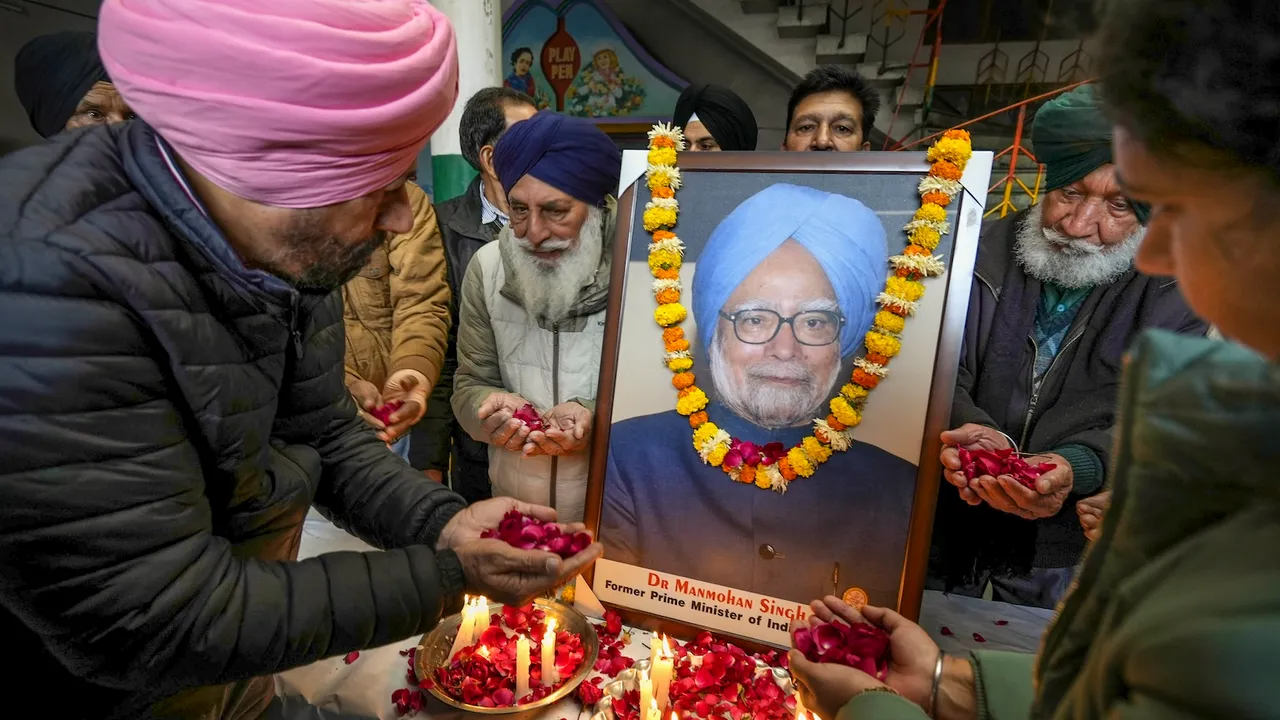 Congress supporters pay tribute to former prime minister Manmohan Singh, who died in New Delhi on Thursday, during a tribute-paying ceremony in Amritsar on Friday, Dec. 27, 2024.