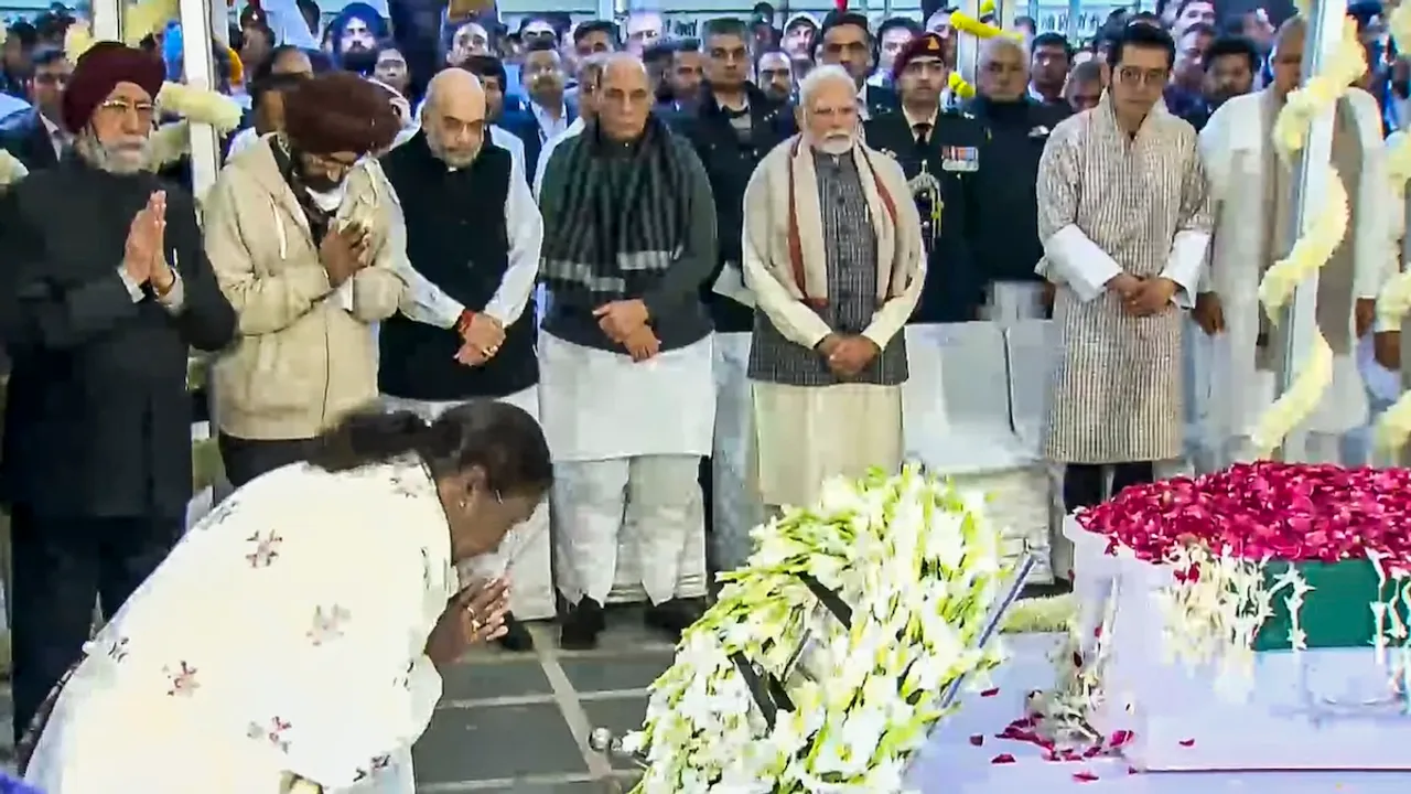 President Droupadi Murmu pays her last respects to former prime minister Manmohan Singh during the latter's state funeral, at the Nigambodh Ghat in New Delhi on Saturday, Dec. 28, 2024.