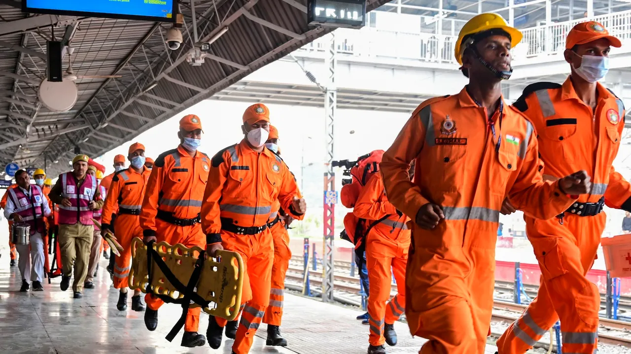 Security and rescue personnel during a stampede rescue mock drill at Prayagraj Junction railway station, ahead of the �Maha Kumbh Mela� festival in Prayagraj on Friday, Dec. 27, 2024.