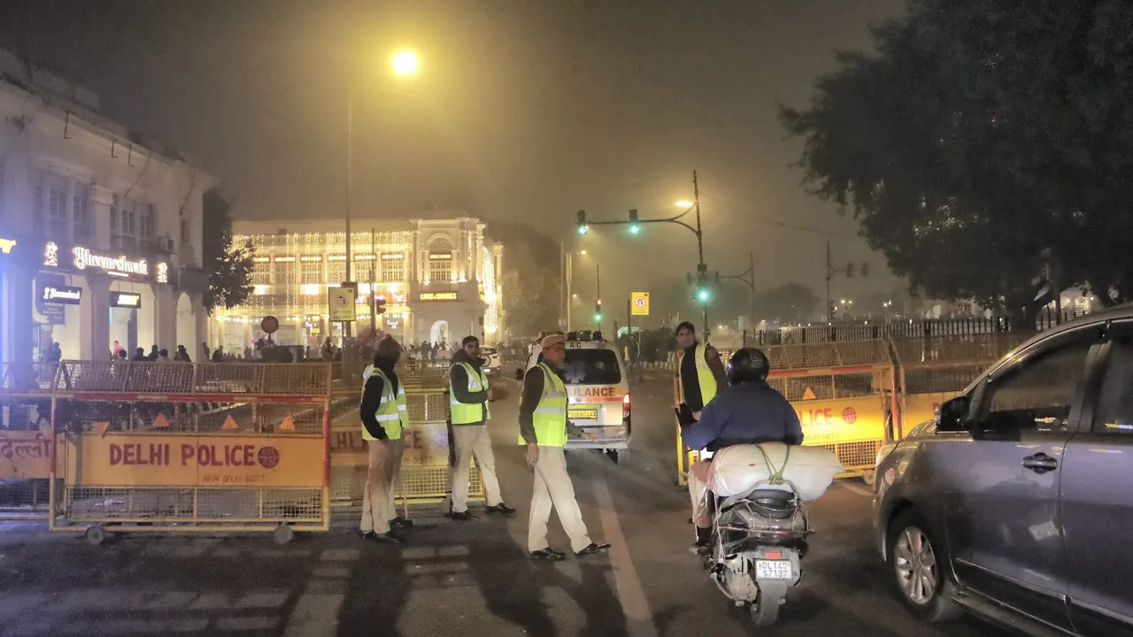 Delhi police check post