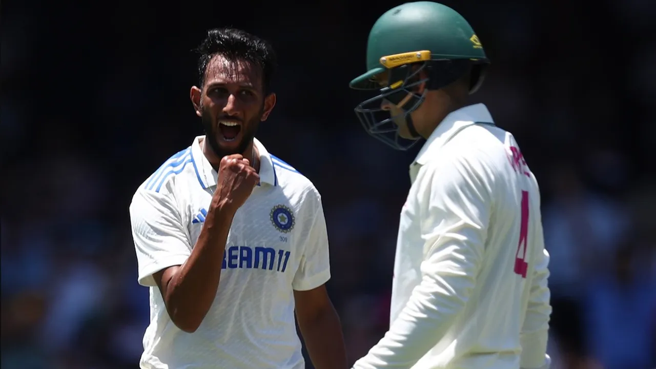 Prasidh Krishna scalps his second wicket as Alex Carey departs on Day 2 of the Sydney Test