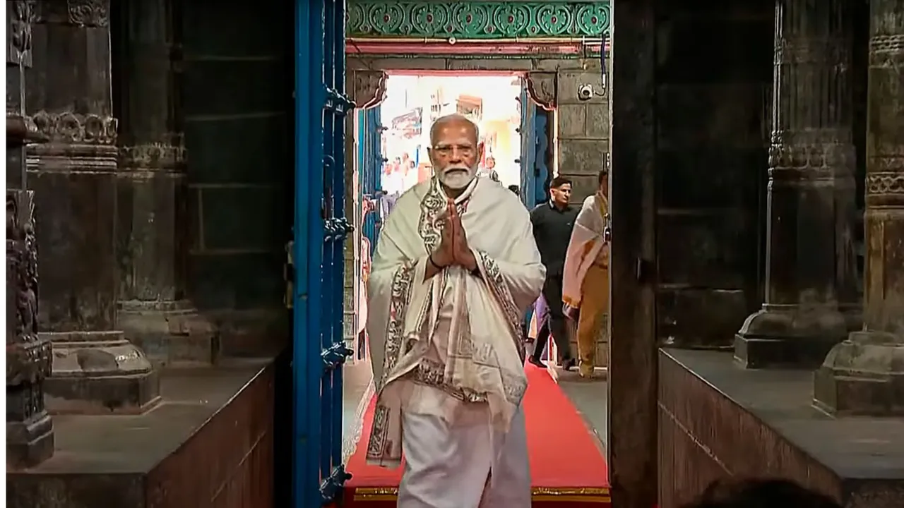 Prime Minister of India Narendra Modi Vivekananda prayer image