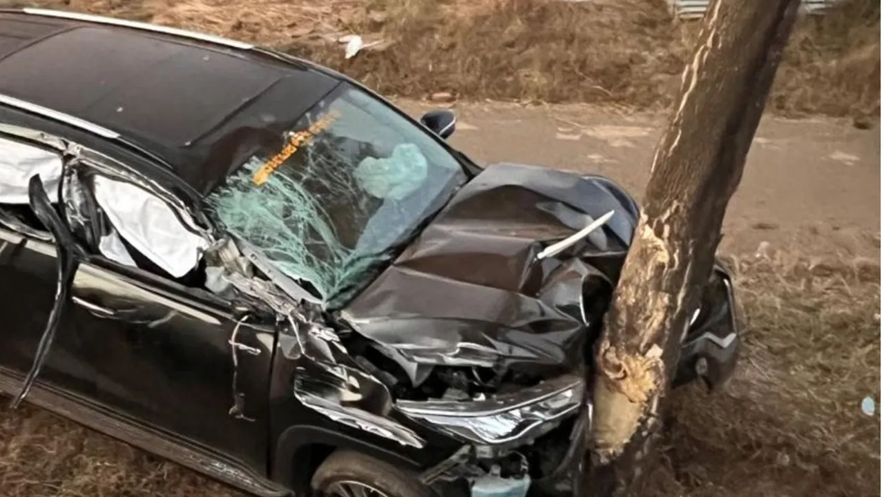 Laxmi Hebbalkar damaged car image
