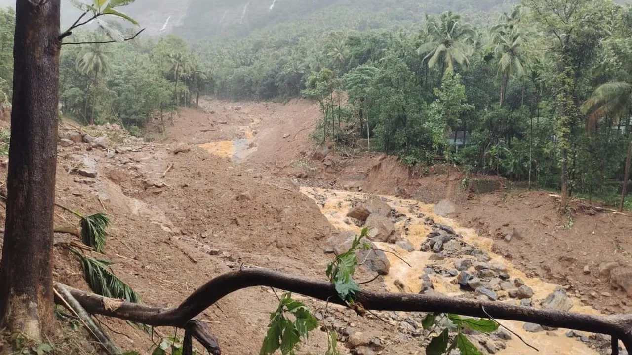Kerala landslide image