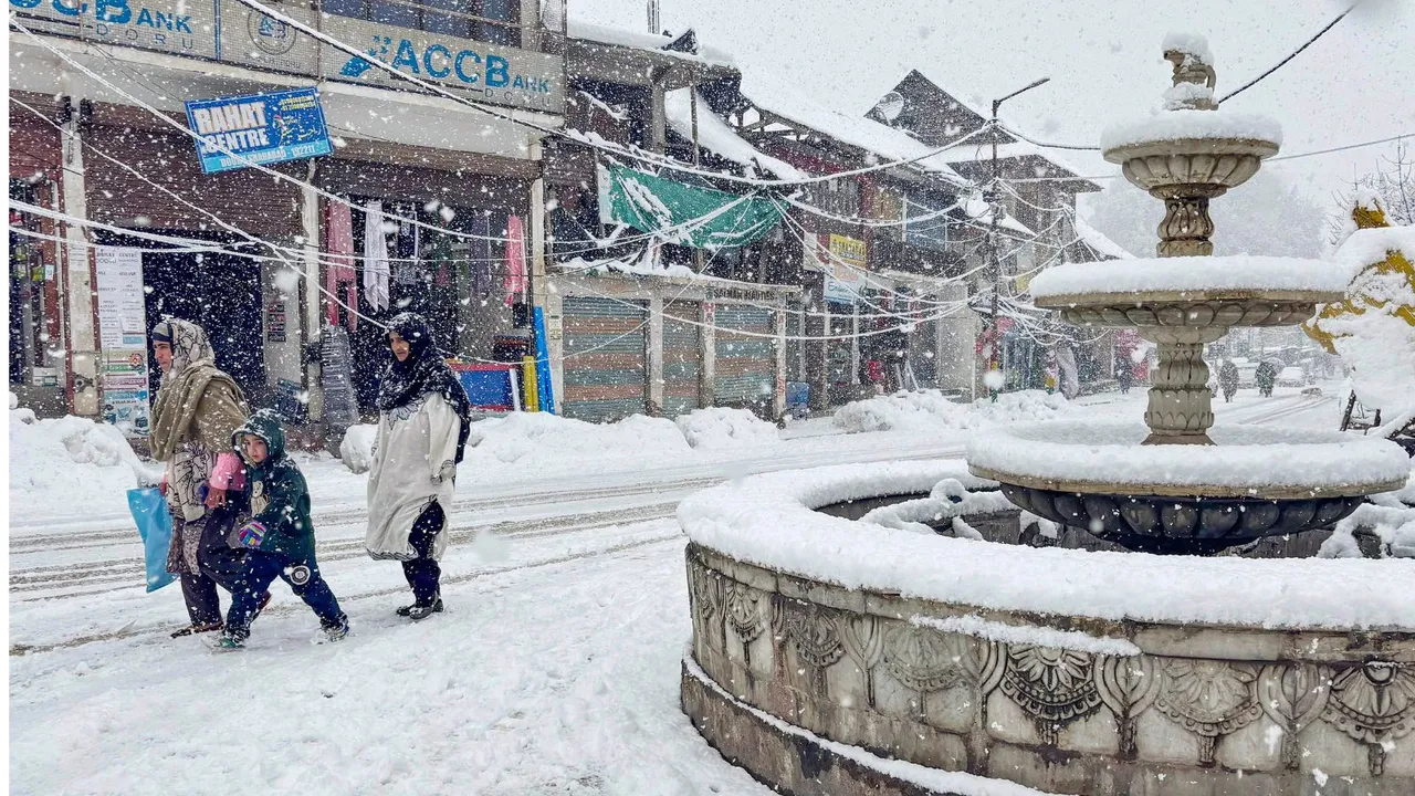 Kashmir snowfalls image 