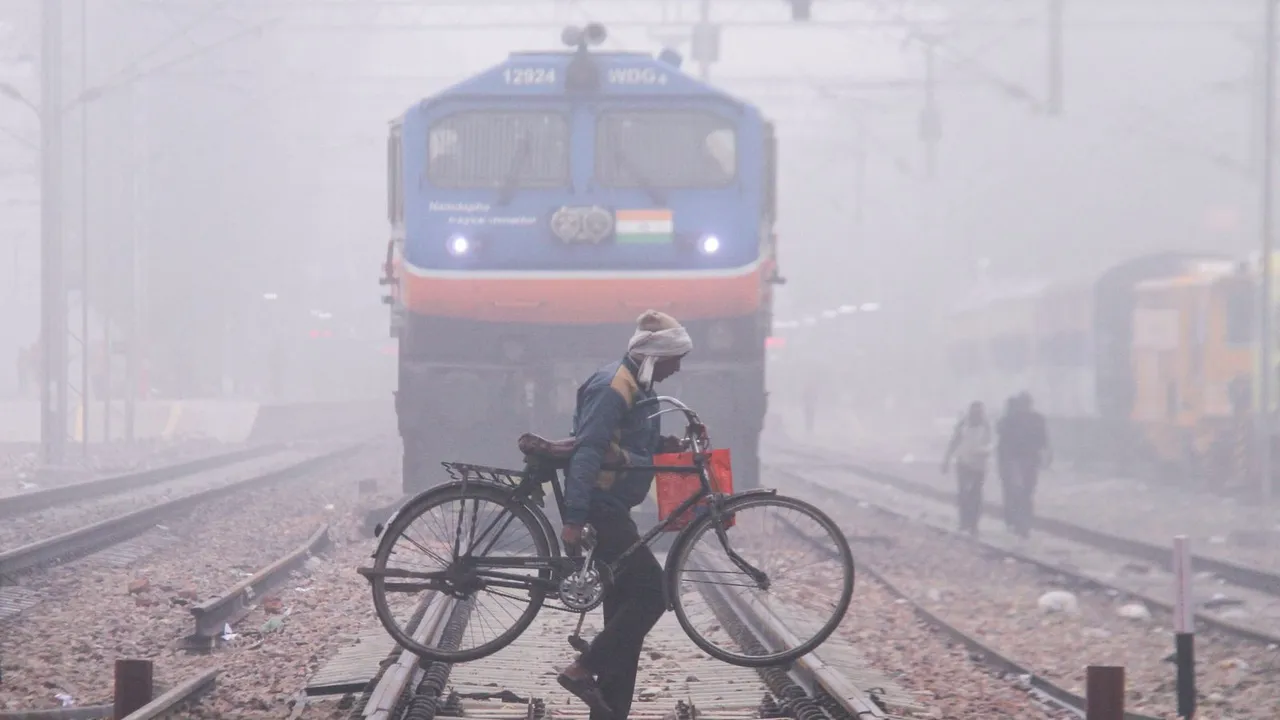 Delhi Fog Train Delay Railways