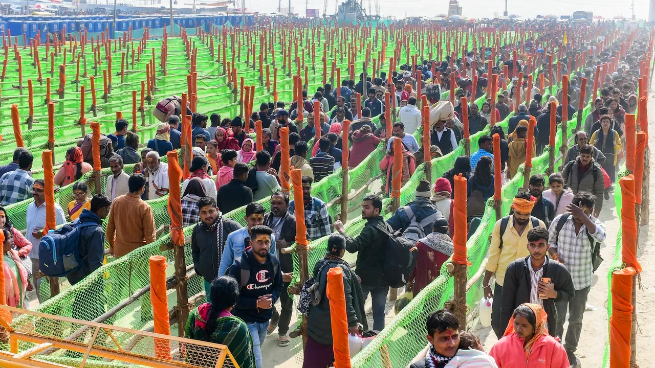 Devotees wait in queues to offer prayers at the Akshayavat Temple during the Maha Kumbh Mela 2025 in Prayagraj on Saturday, Jan. 18, 2025.