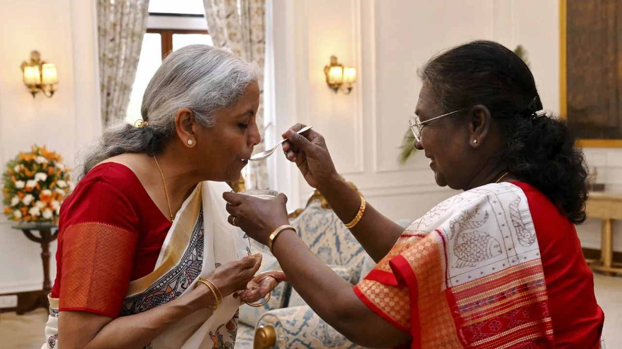 Droupadi Murmu Nirmala Sitharaman