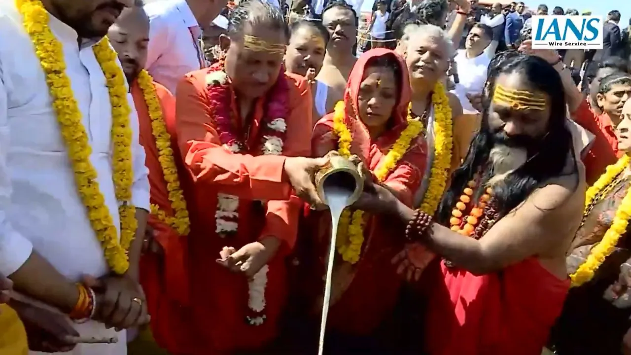 Chhattisgarh CM and Ramen Deka at Kumbh