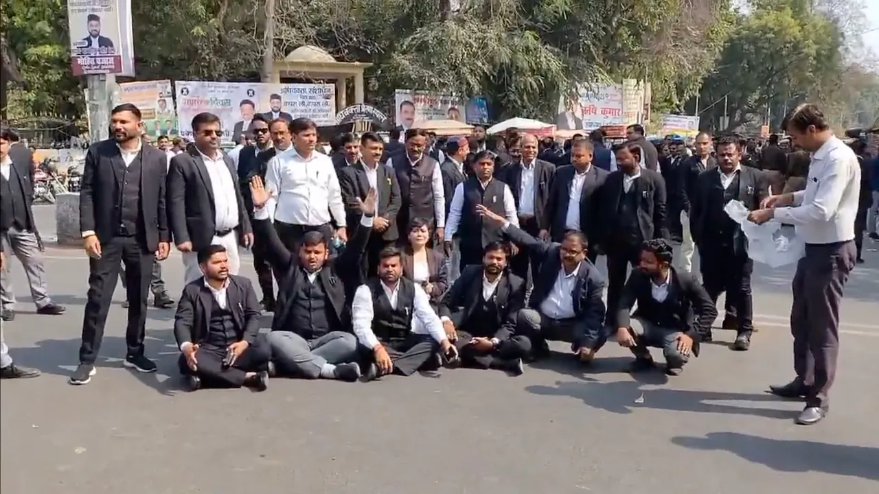 Advocates amendment bill lawyers protest