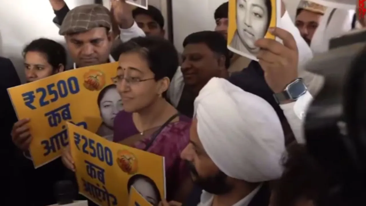 Atishi protest against 2500 monthly assistance to women