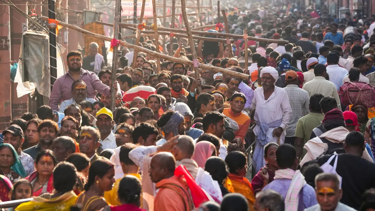 Kashi Vishwanath MahaShivratri Rush Varanasi