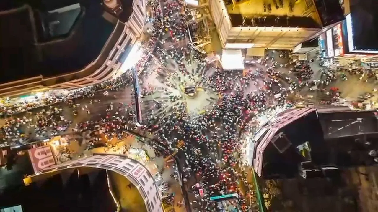 Devotees in Varanasi Rush Varanasi Traffic