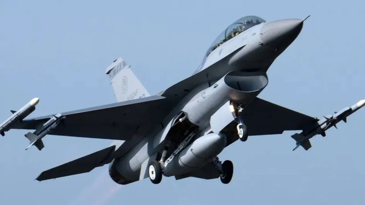 F 16 fighter plane image