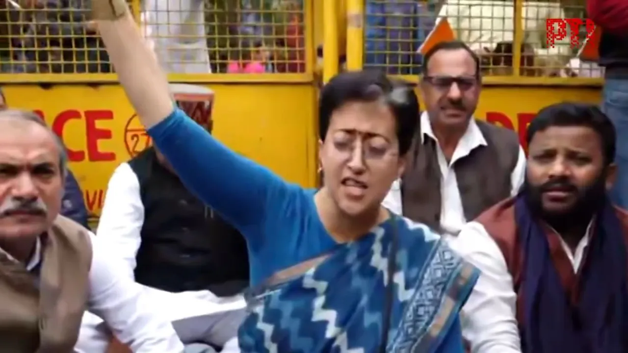 Atishi protest Delhi Assembly