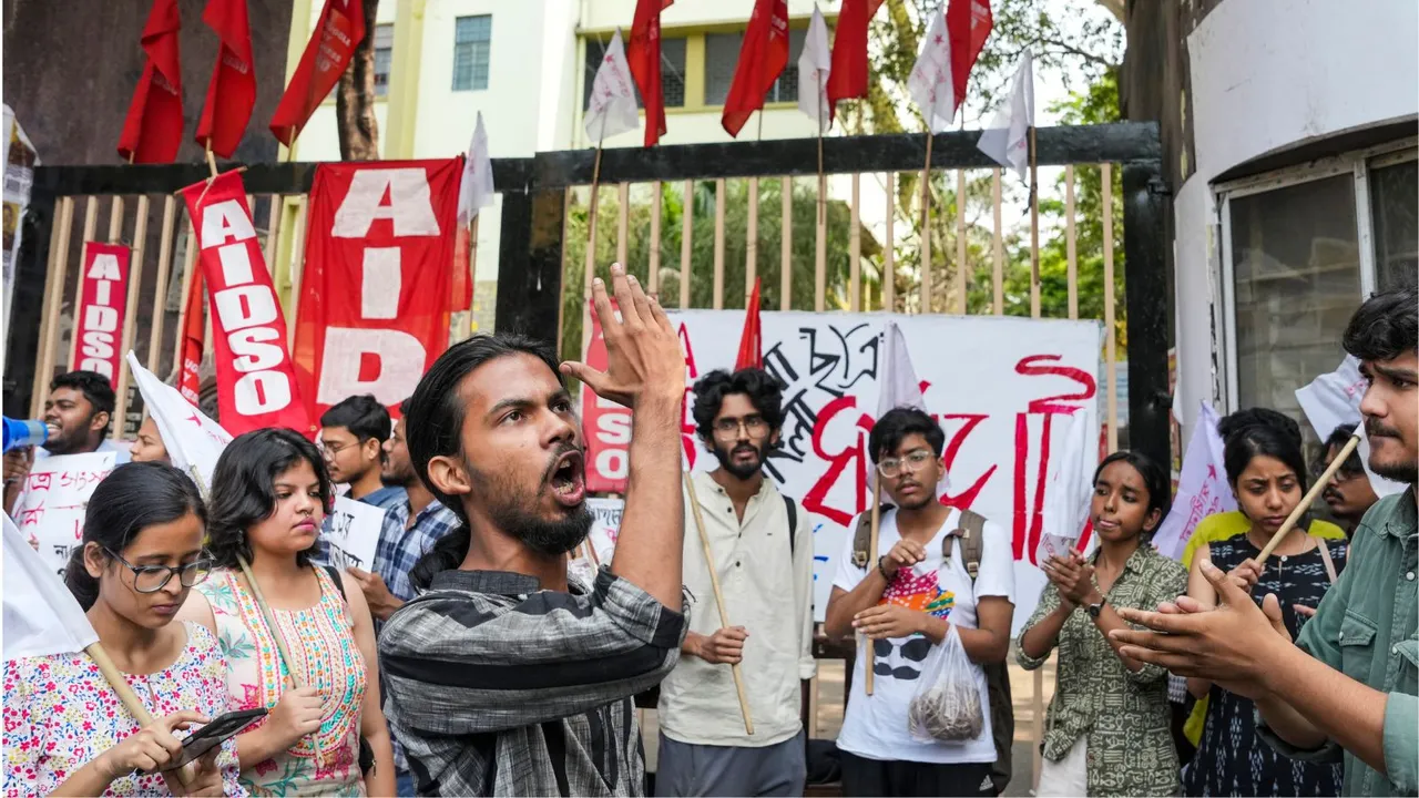 SFI protest outside of Jadavpur University image