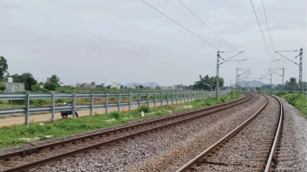 Railway fencing at ECoR image