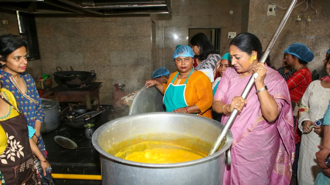 Rekha Gupta Asha Kiran