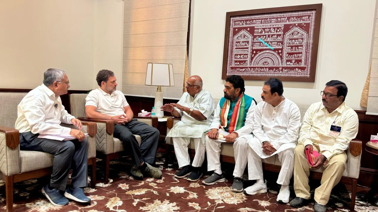 Rahul Gandhi meets LIC Agents