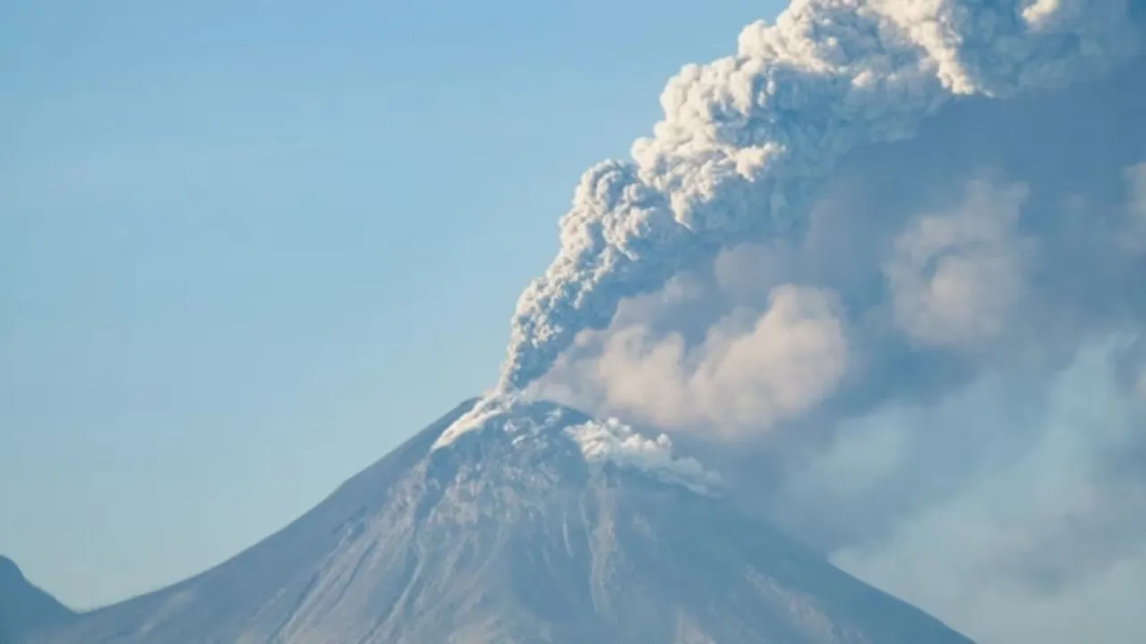 Mount Lewotobi Laki Laki volcano erupts