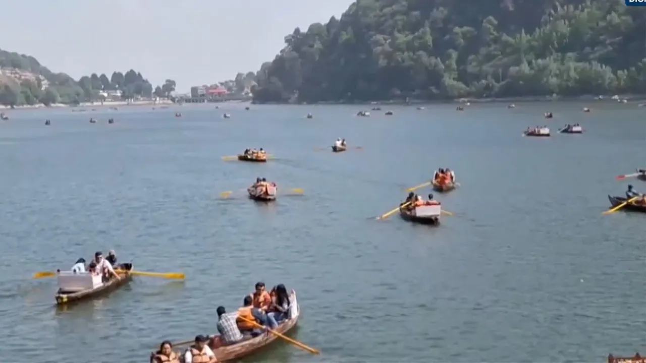 Naini Lake image