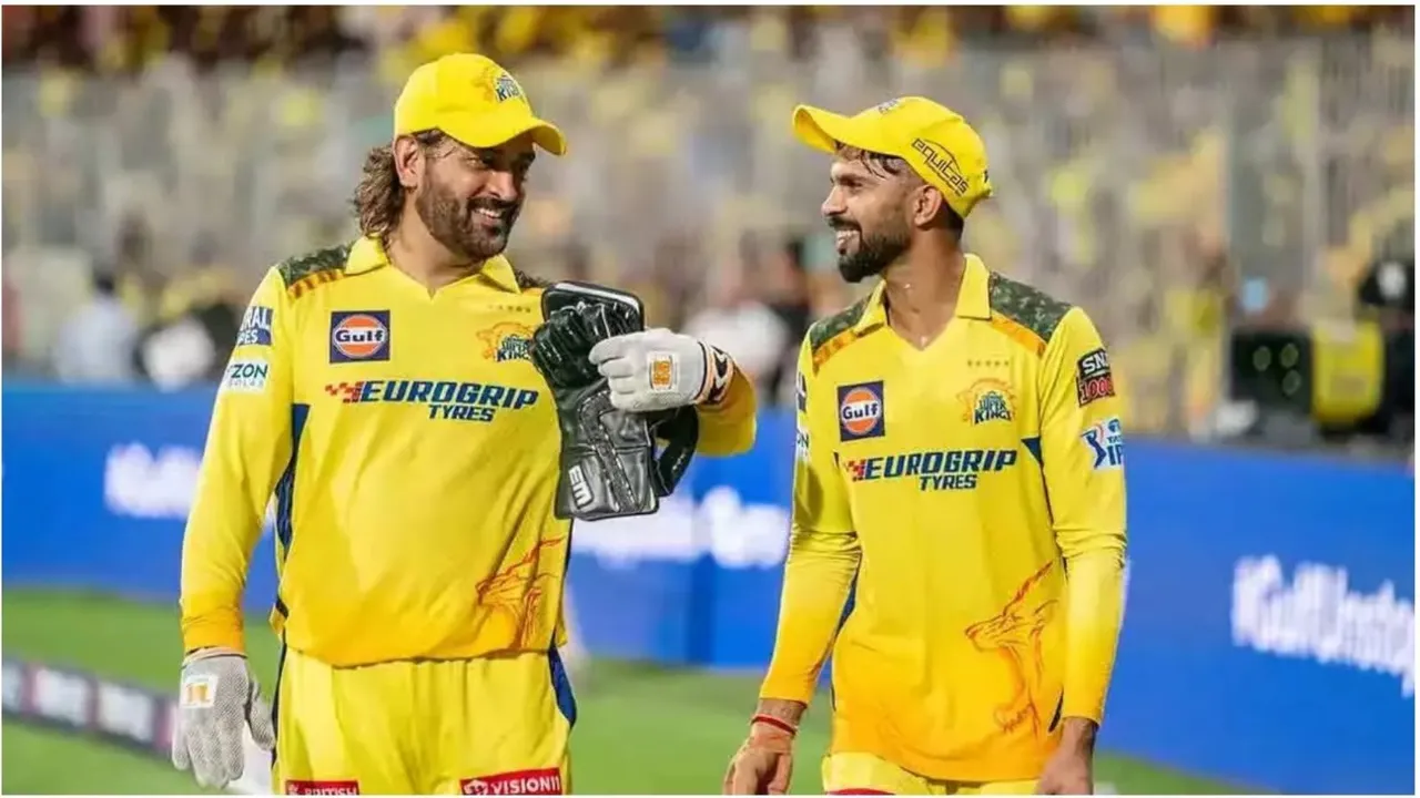MS Dhoni with Ruturaj Gaikwad