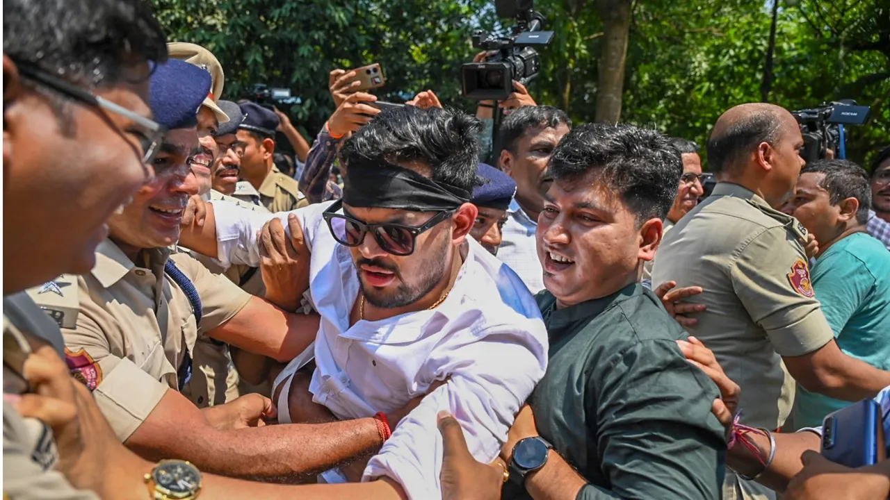 Odisha Police remove protesting MLA outside of assembly