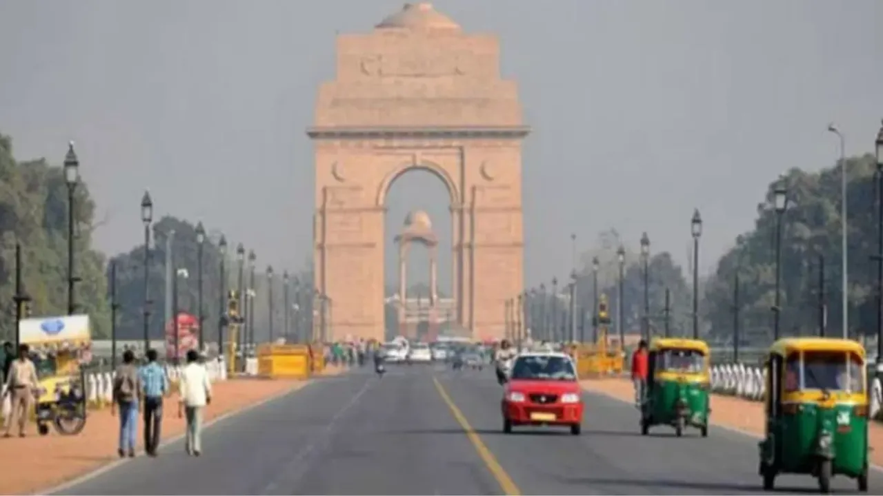 Sunny weather in Delhi