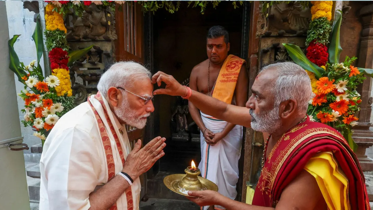 PM Narendra Modi at rameshwaram temple in TN